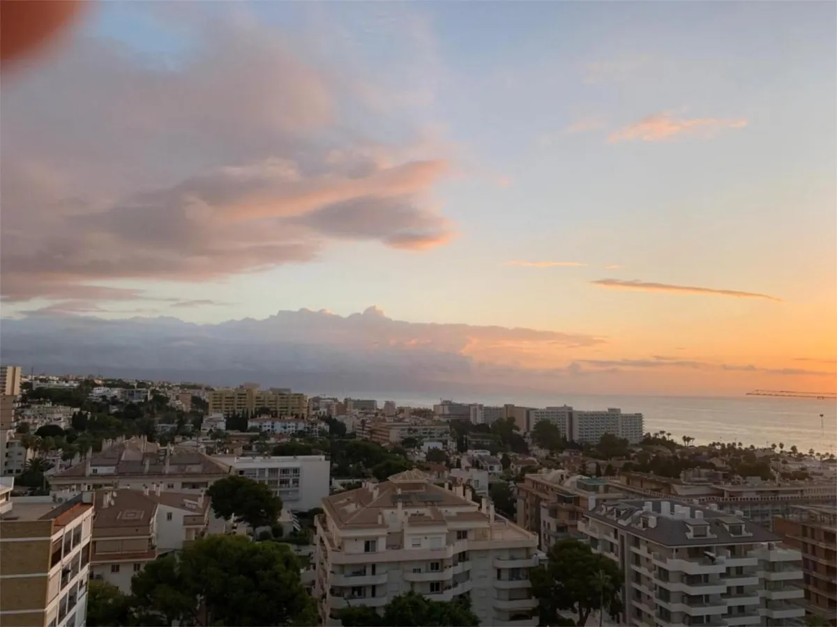 Se vende magnifico apartamento con vistas al mar cerca de Puerto Marina ( Benalmadena)