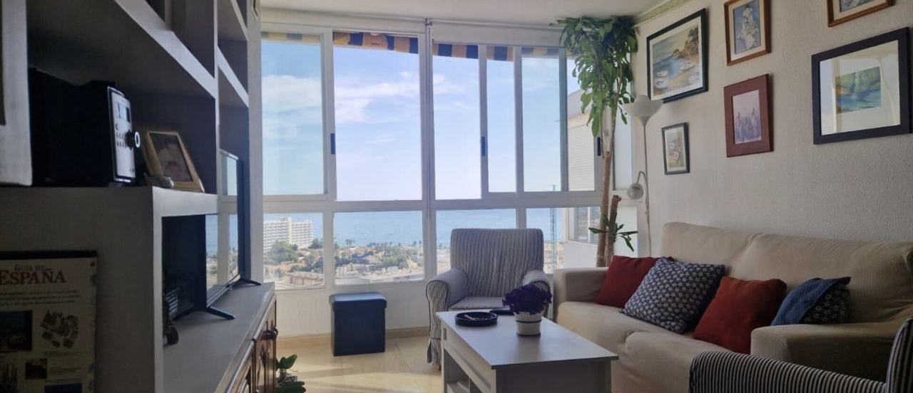 Se vende magnifico apartamento con vistas al mar cerca de Puerto Marina ( Benalmadena)