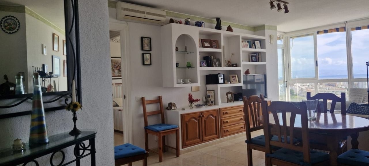 Se vende magnifico apartamento con vistas al mar cerca de Puerto Marina ( Benalmadena)