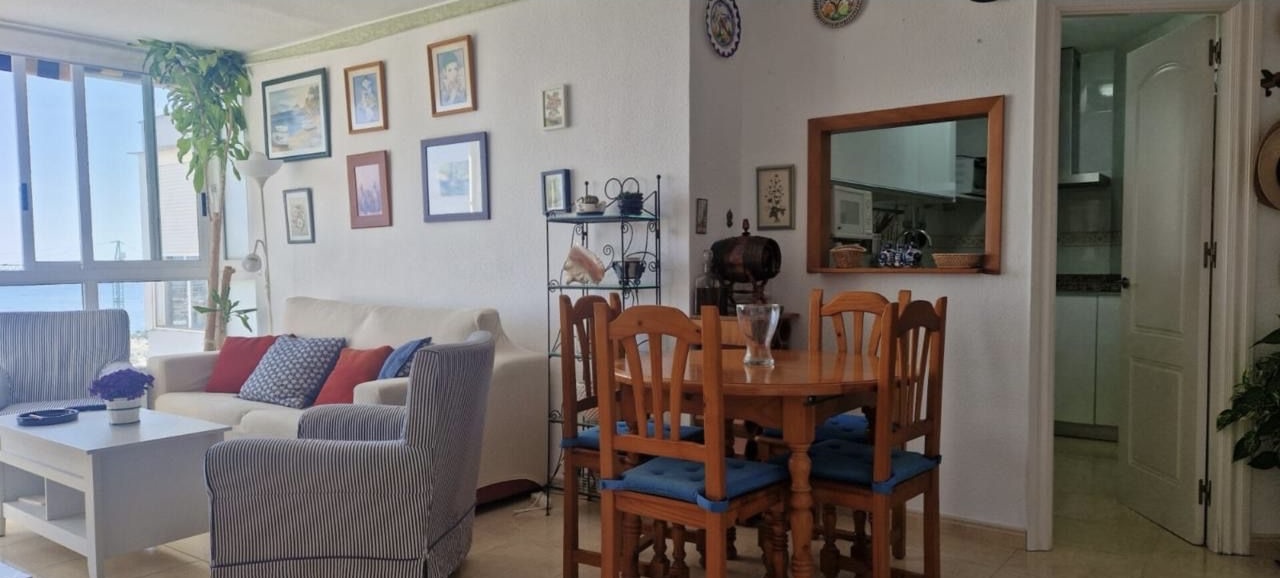Se vende magnifico apartamento con vistas al mar cerca de Puerto Marina ( Benalmadena)