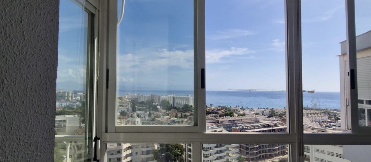 Se vende magnifico apartamento con vistas al mar cerca de Puerto Marina ( Benalmadena)