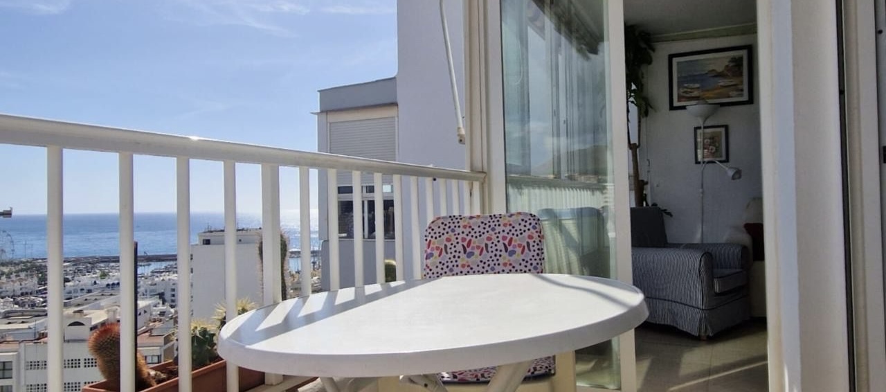 Se vende magnifico apartamento con vistas al mar cerca de Puerto Marina ( Benalmadena)
