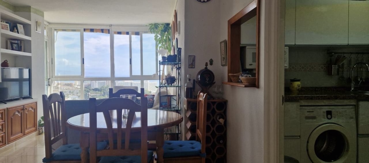 Se vende magnifico apartamento con vistas al mar cerca de Puerto Marina ( Benalmadena)