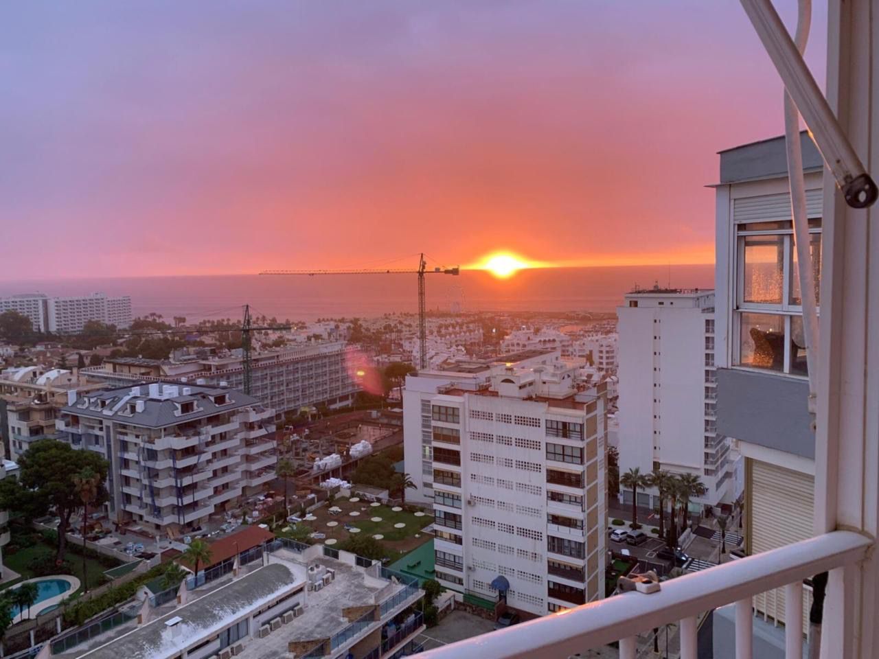 Se vende magnifico apartamento con vistas al mar cerca de Puerto Marina ( Benalmadena)