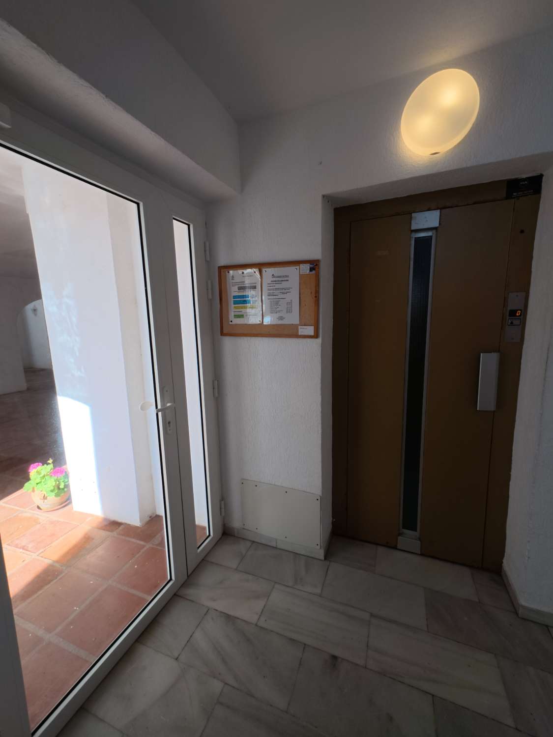 Se vende  magnifico apartamento en 1ª linea de playa en zona Riviera del Sol (Mijas )