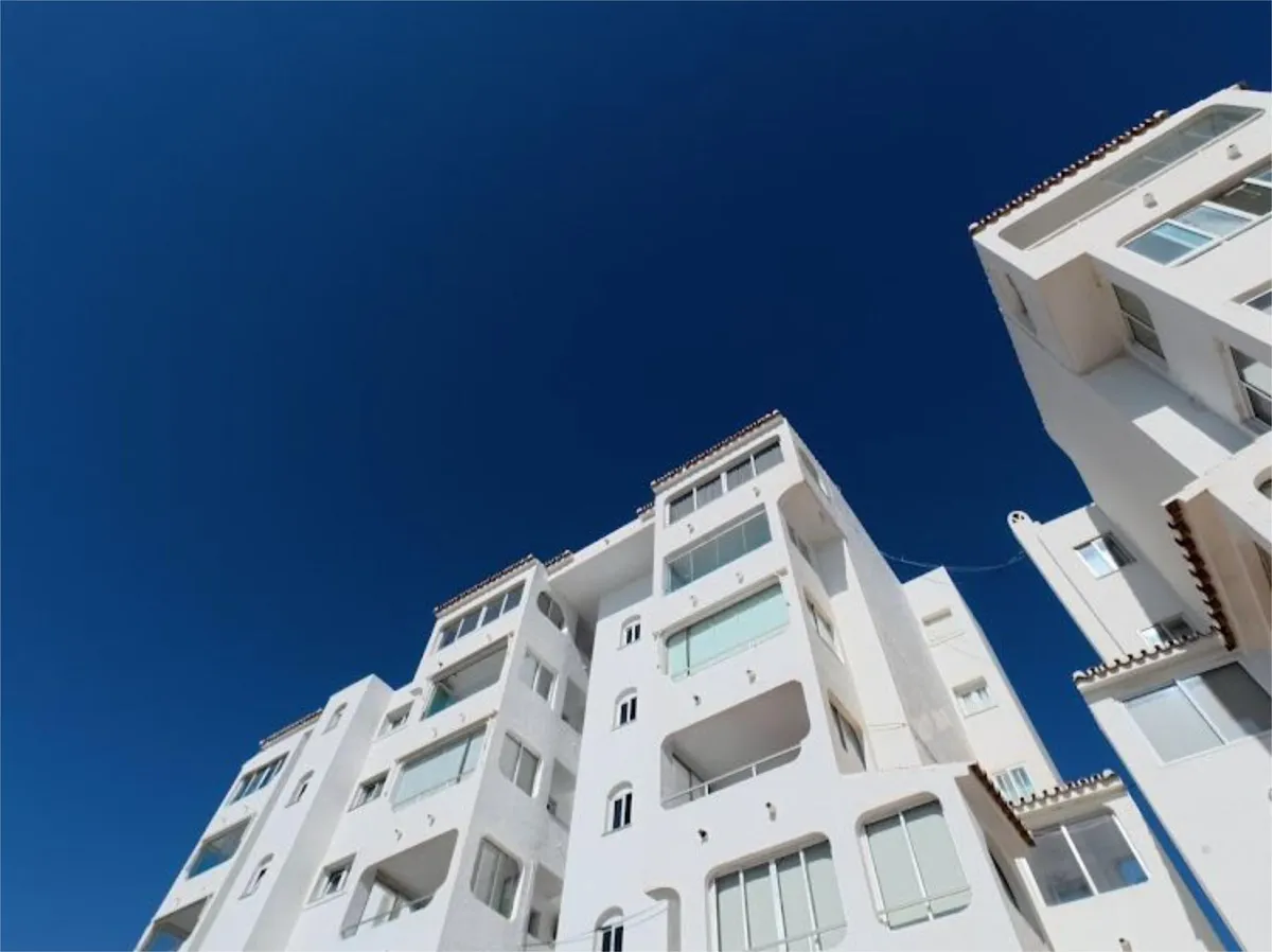 Se vende  magnifico apartamento en 1ª linea de playa en zona Riviera del Sol (Mijas )