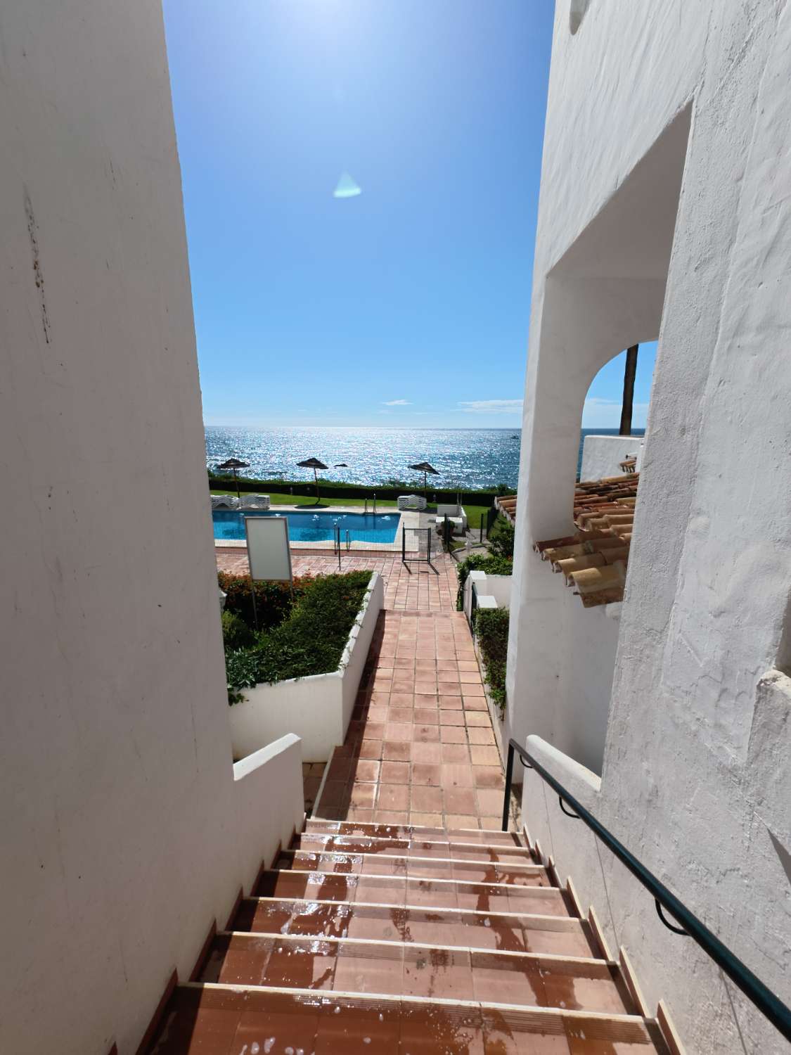 Se vende  magnifico apartamento en 1ª linea de playa en zona Riviera del Sol (Mijas )