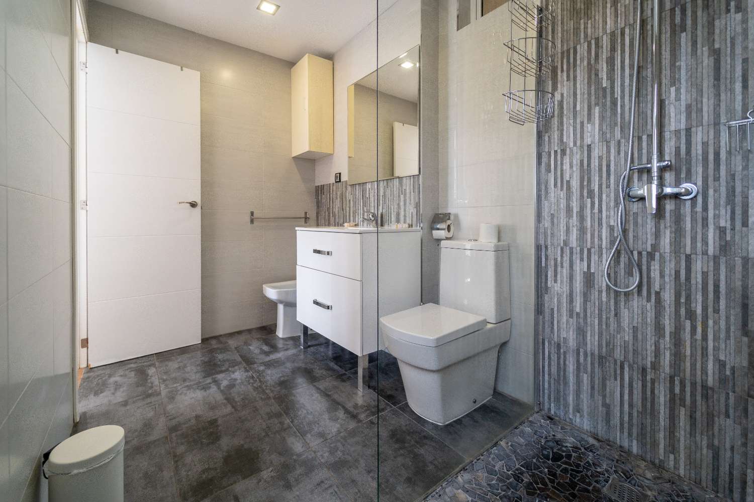 Se vende  magnifico apartamento en 1ª linea de playa en zona Riviera del Sol (Mijas )