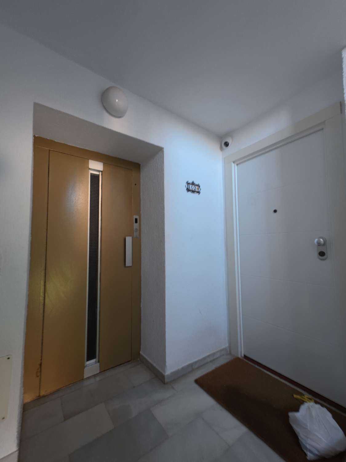 Se vende  magnifico apartamento en 1ª linea de playa en zona Riviera del Sol (Mijas )
