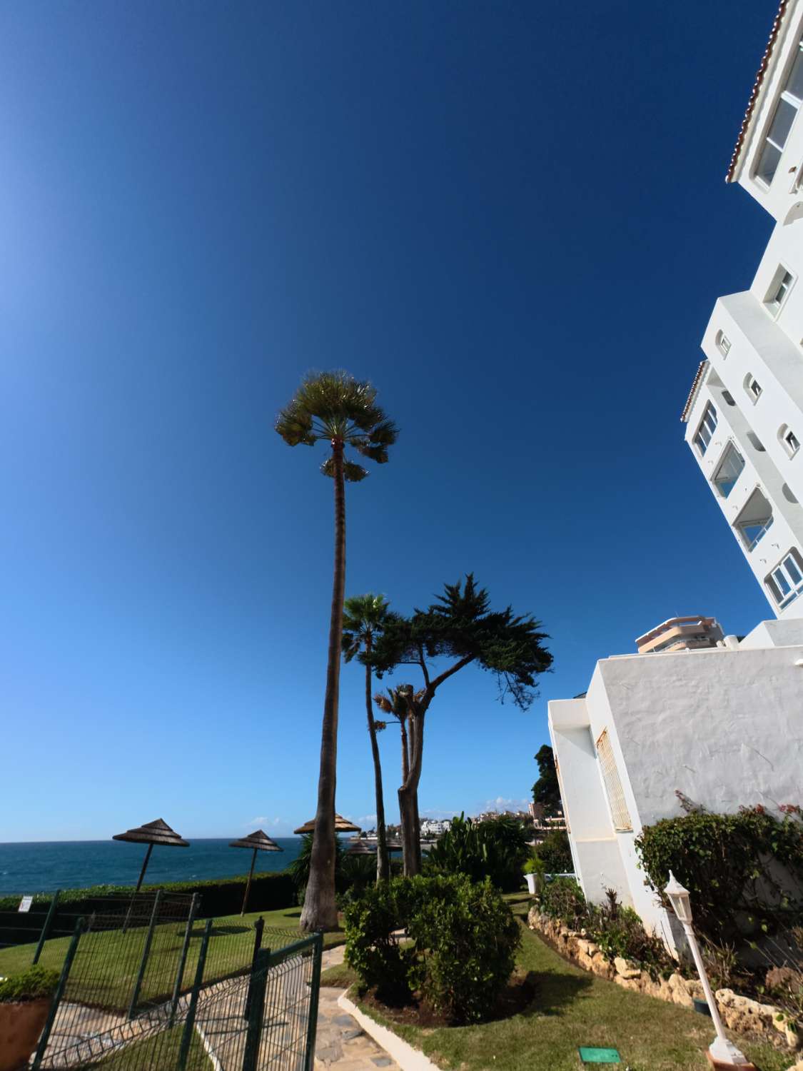 Se vende  magnifico apartamento en 1ª linea de playa en zona Riviera del Sol (Mijas )