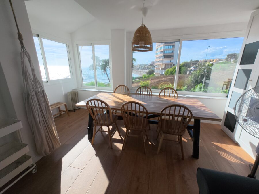 Se vende  magnifico apartamento en 1ª linea de playa en zona Riviera del Sol (Mijas )