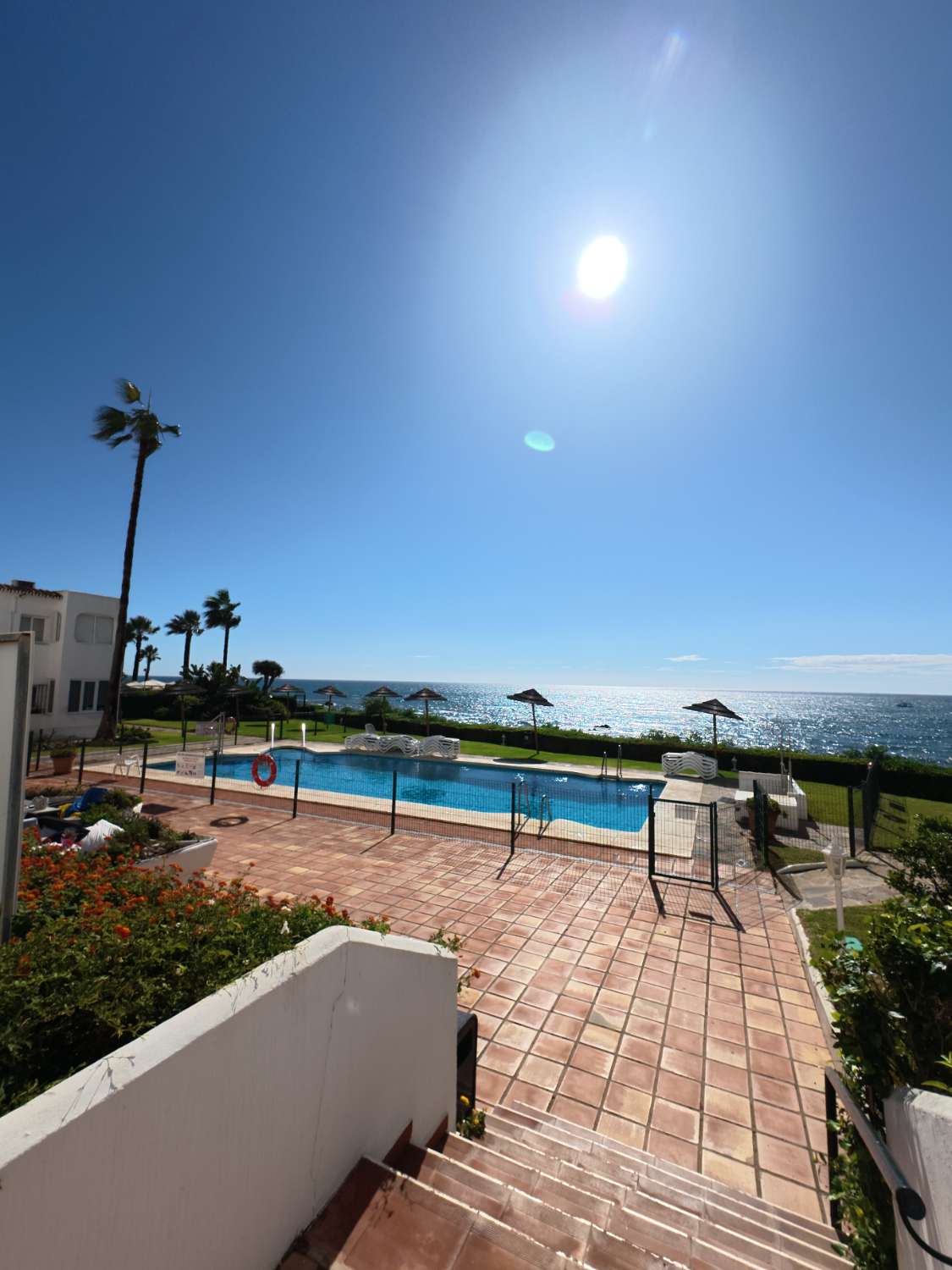 Se vende  magnifico apartamento en 1ª linea de playa en zona Riviera del Sol (Mijas )