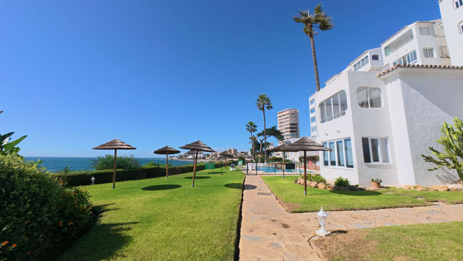 Se vende  magnifico apartamento en 1ª linea de playa en zona Riviera del Sol (Mijas )