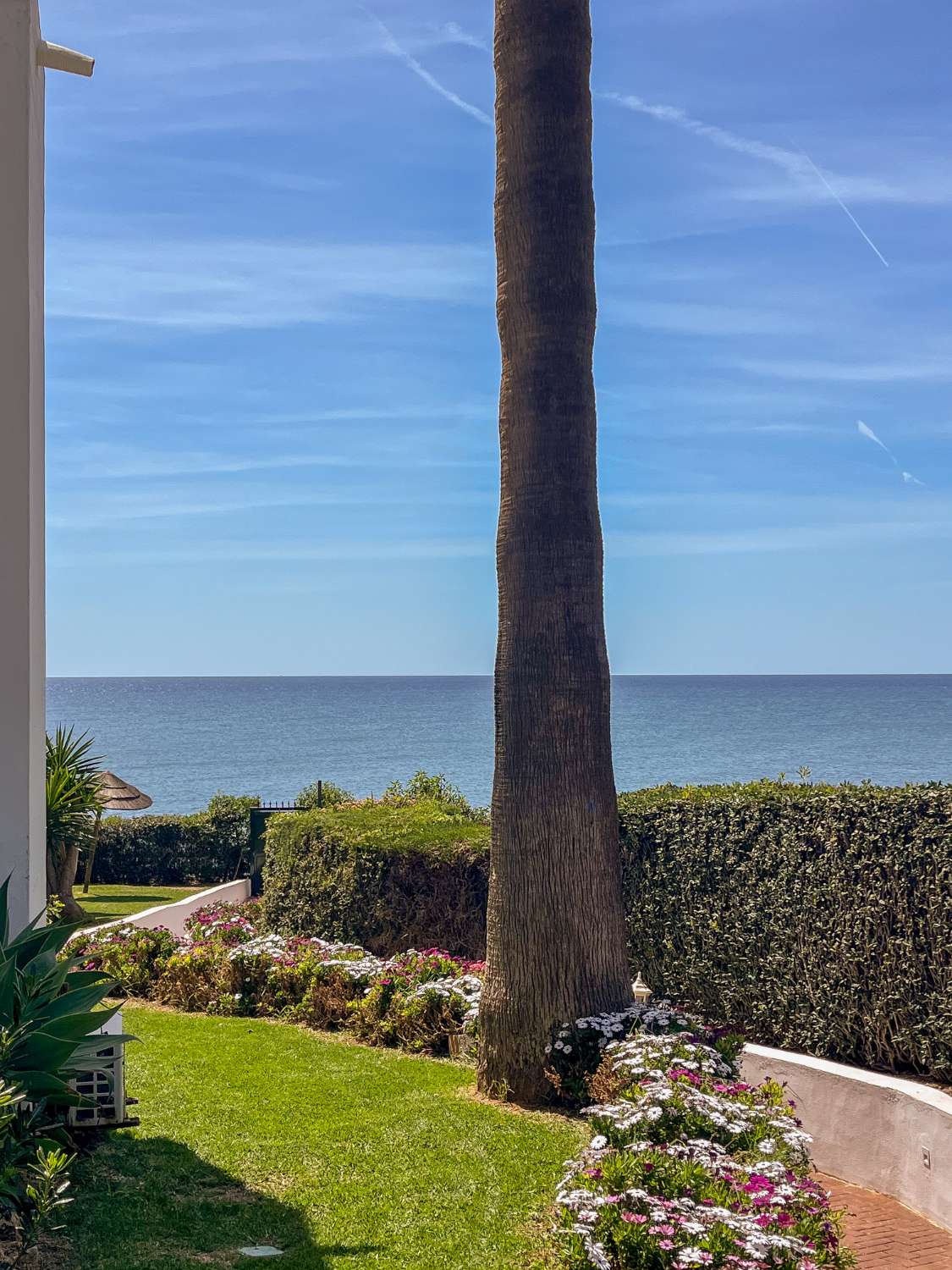 Se vende  magnifico apartamento en 1ª linea de playa en zona Riviera del Sol (Mijas )