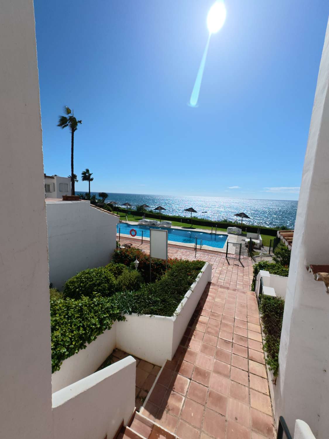 Se vende  magnifico apartamento en 1ª linea de playa en zona Riviera del Sol (Mijas )