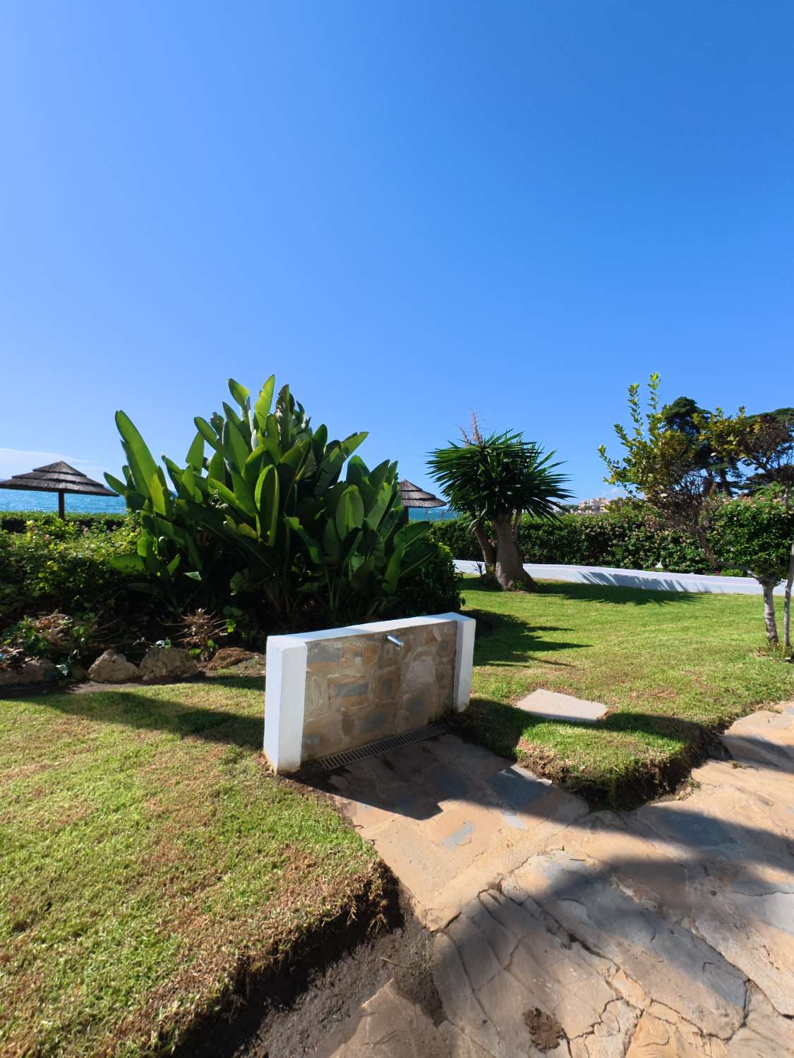 Se vende  magnifico apartamento en 1ª linea de playa en zona Riviera del Sol (Mijas )