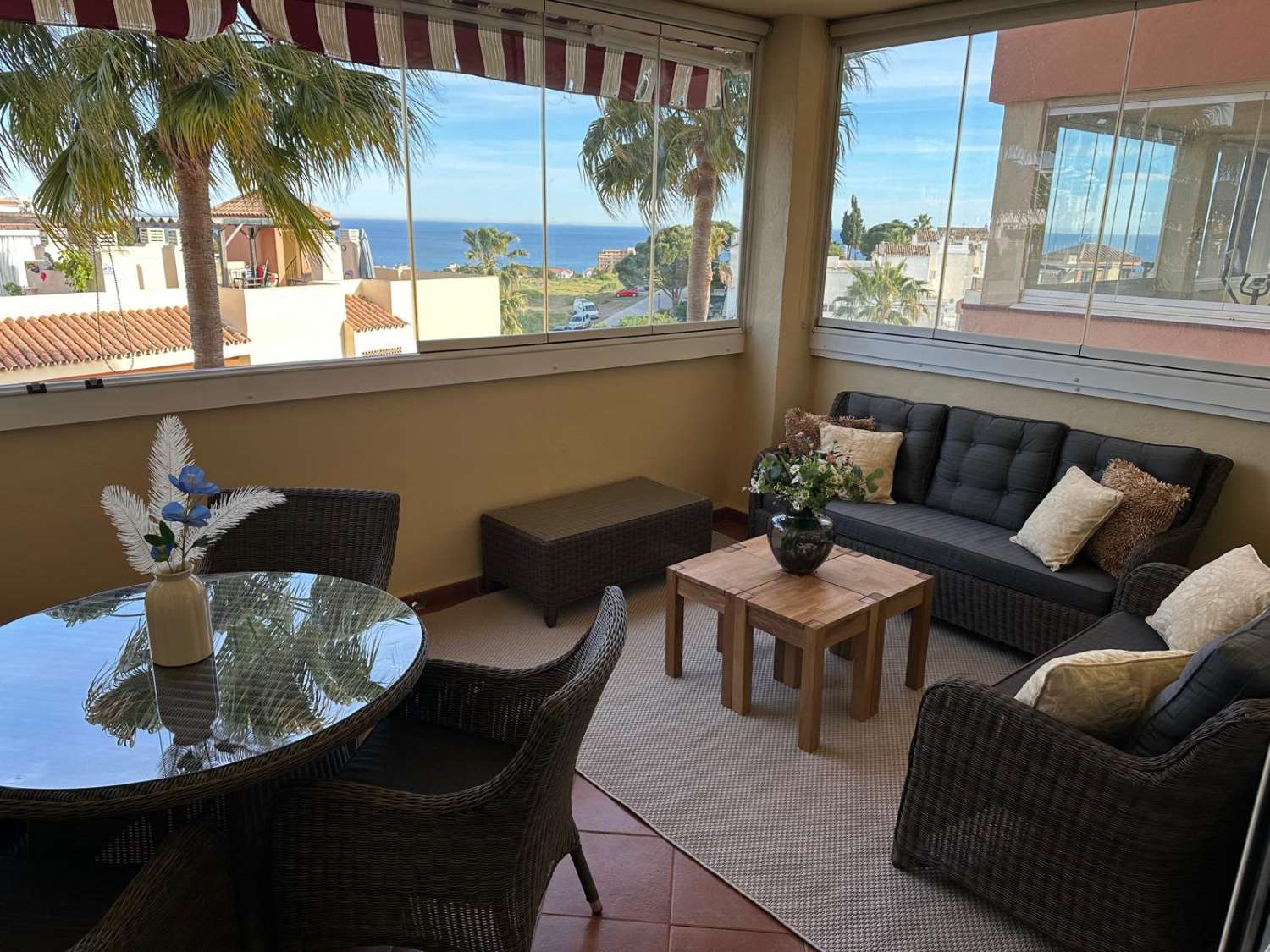 Larga Temporada Se alquila bonito apartamento  con vistas al mar en zona lagar - La  Cal Golf (Mijas  Costa)