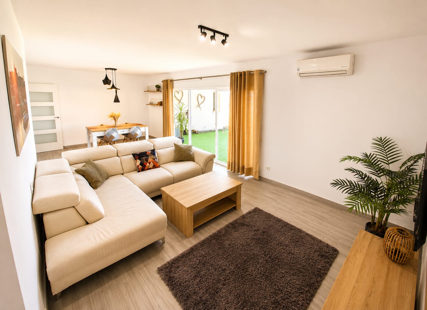 LANGFRISTIG. EINE GROSSARTIGE WOHNUNG MIT MEERBLICK IN BENALMADENA WIRD LANGFRISTIG VERMIETET.