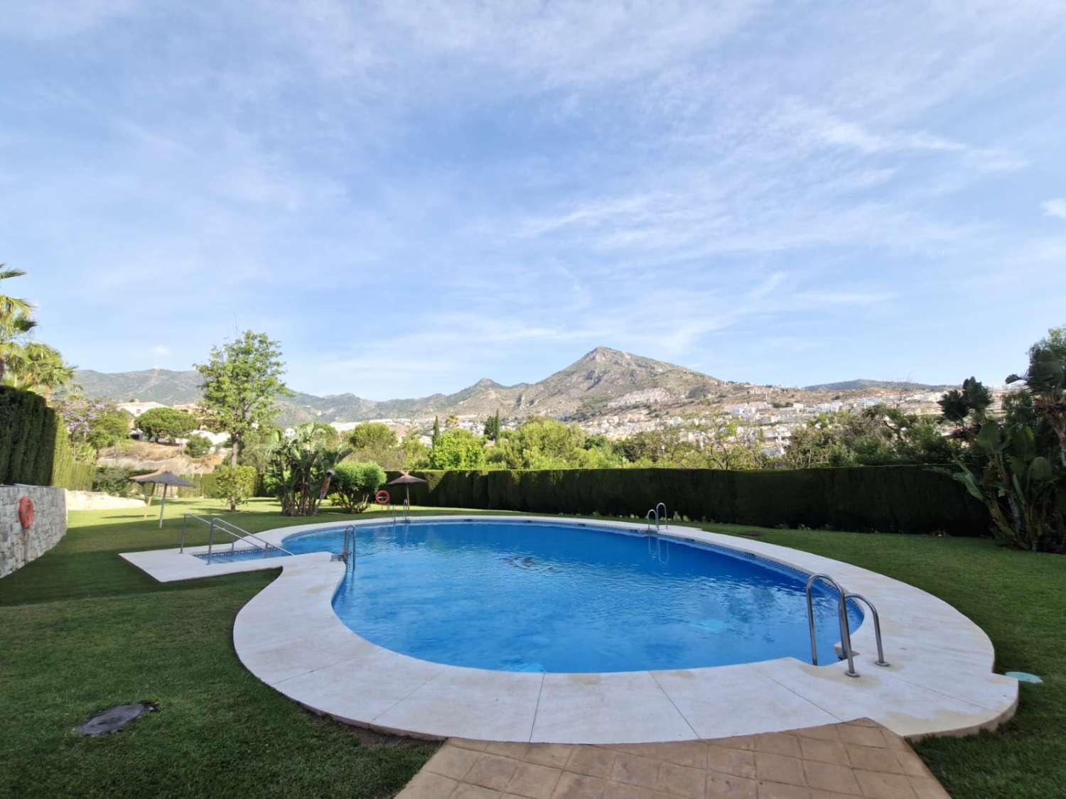 LANGFRISTIG. EINE GROSSARTIGE WOHNUNG MIT MEERBLICK IN BENALMADENA WIRD LANGFRISTIG VERMIETET.