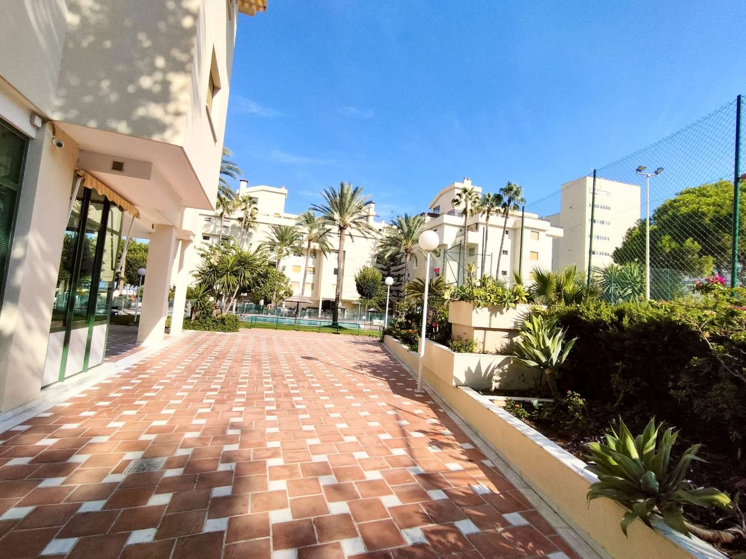Se vende magnifico apartamento en  1ª línea de playa con vistas al mar de la Carihuela (Torremolinos)
