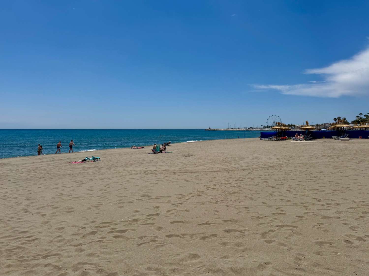 Se vende magnifico apartamento en  1ª línea de playa con vistas al mar de la Carihuela (Torremolinos)