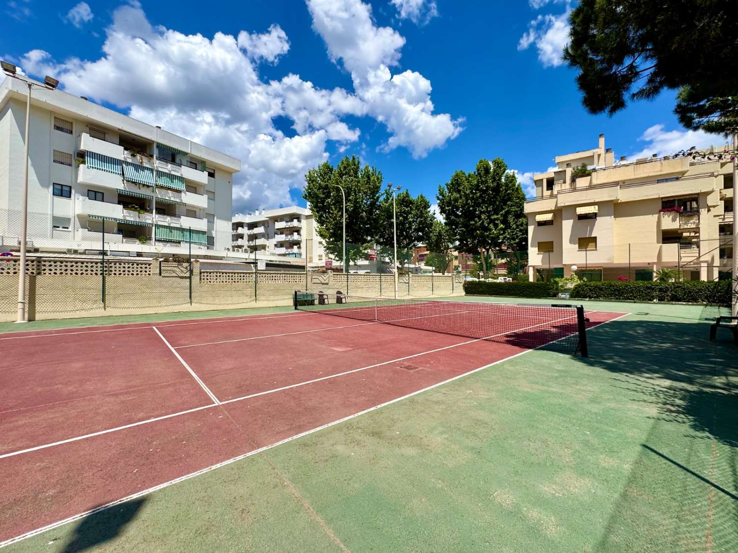 Se vende magnifico apartamento en  1ª línea de playa con vistas al mar de la Carihuela (Torremolinos)