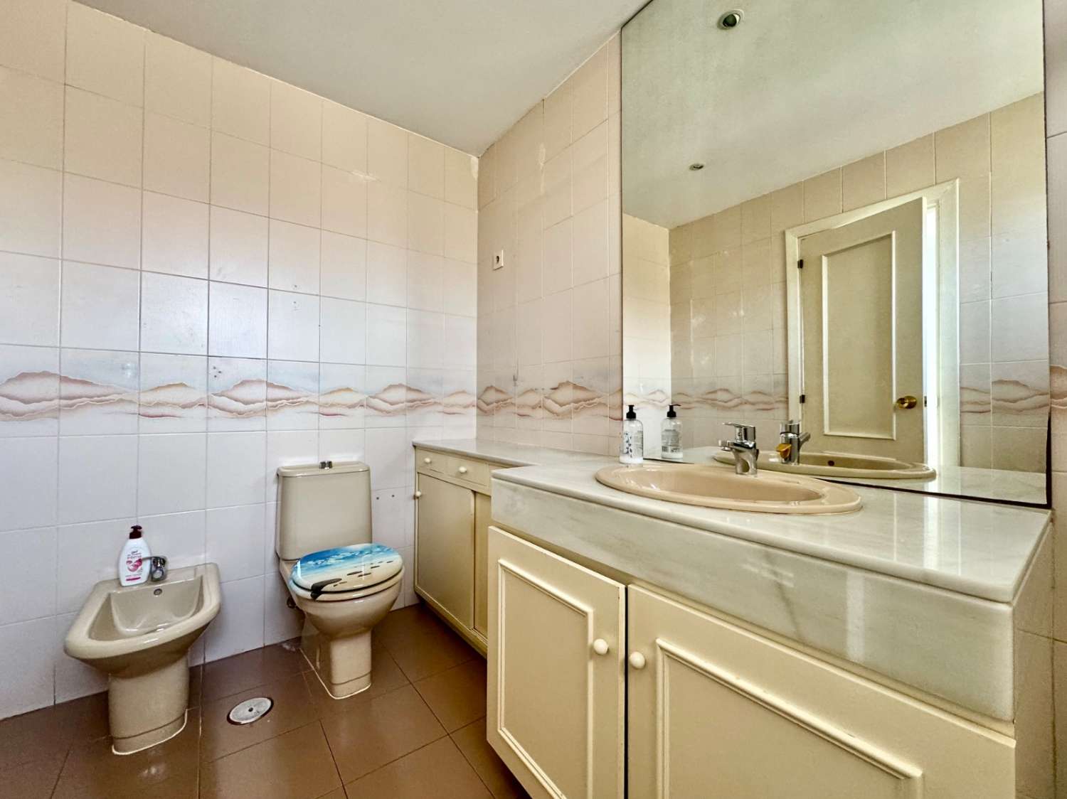 Se vende magnifico apartamento en  1ª línea de playa con vistas al mar de la Carihuela (Torremolinos)