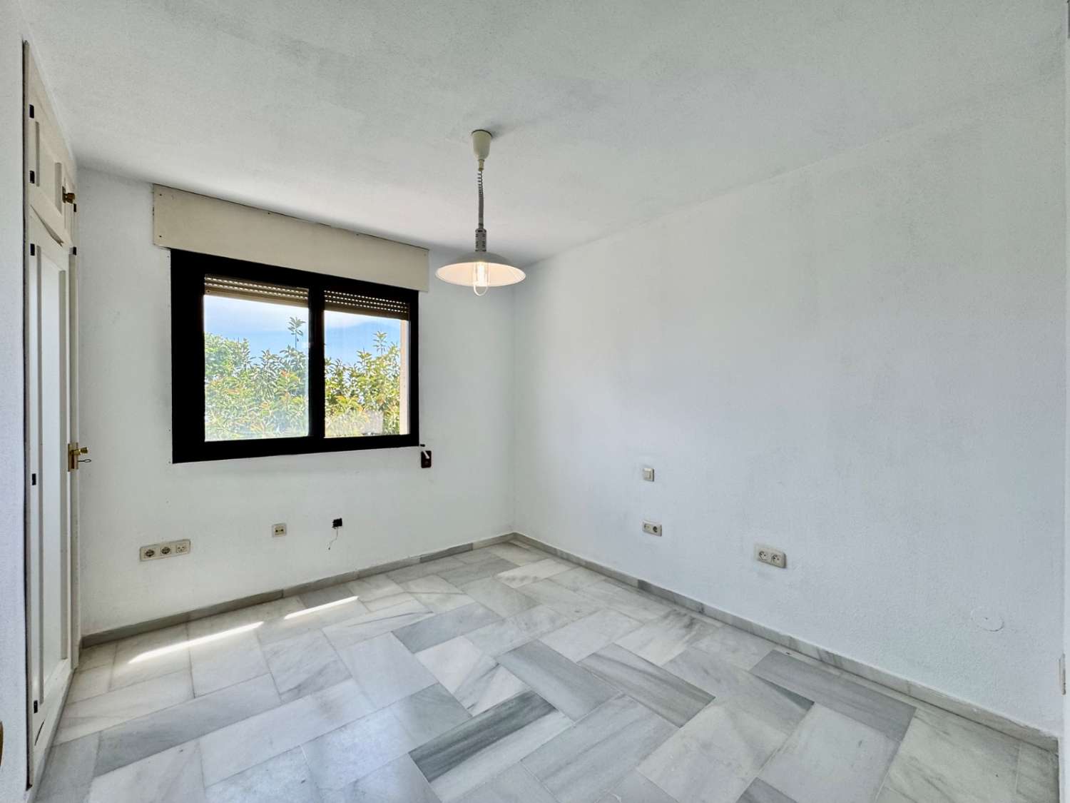 Se vende magnifico apartamento en  1ª línea de playa con vistas al mar de la Carihuela (Torremolinos)