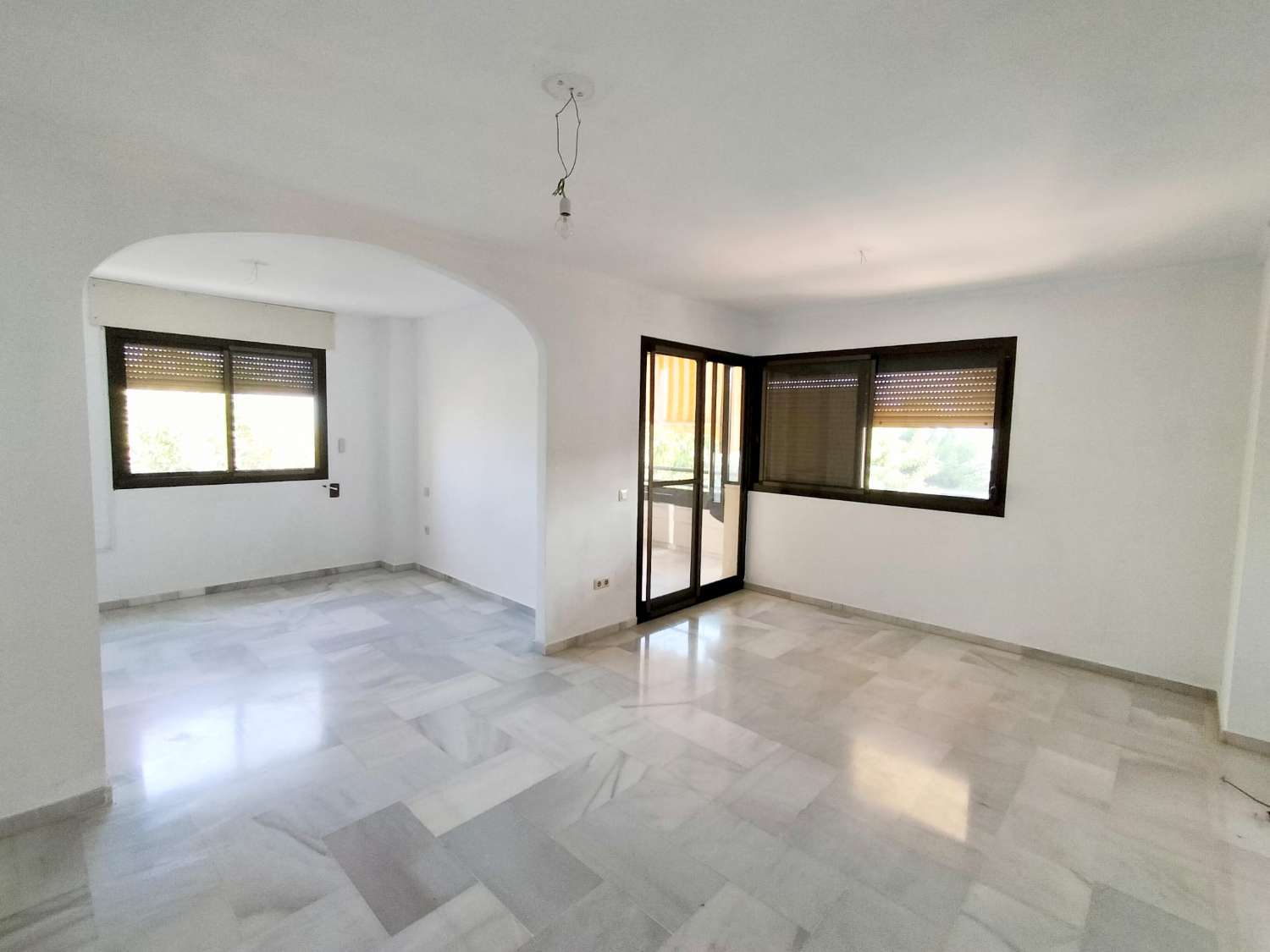 Se vende magnifico apartamento en  1ª línea de playa con vistas al mar de la Carihuela (Torremolinos)