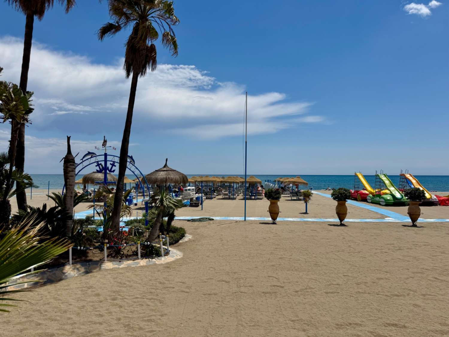 Se vende magnifico apartamento en  1ª línea de playa con vistas al mar de la Carihuela (Torremolinos)