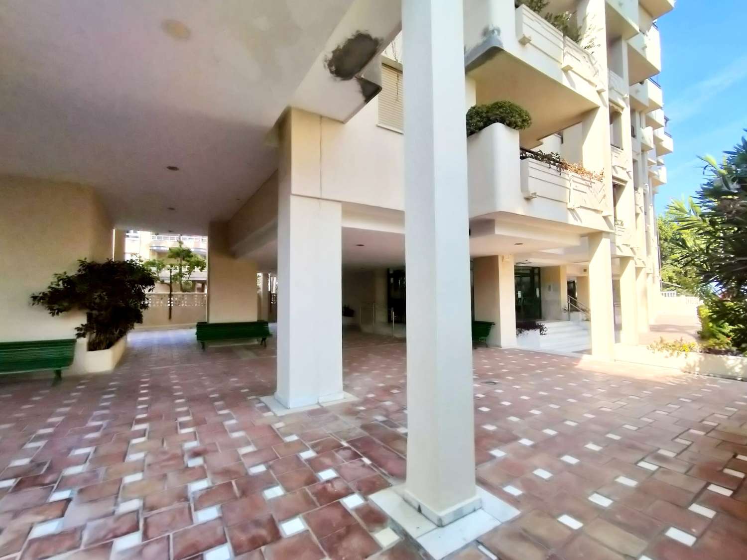 Se vende magnifico apartamento en  1ª línea de playa con vistas al mar de la Carihuela (Torremolinos)