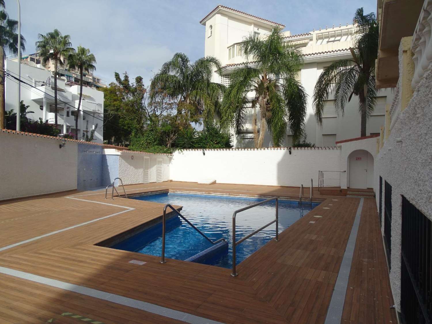 Studie til salg med turisttilladelse med havudsigt i La Carihuela (Torremolinos)