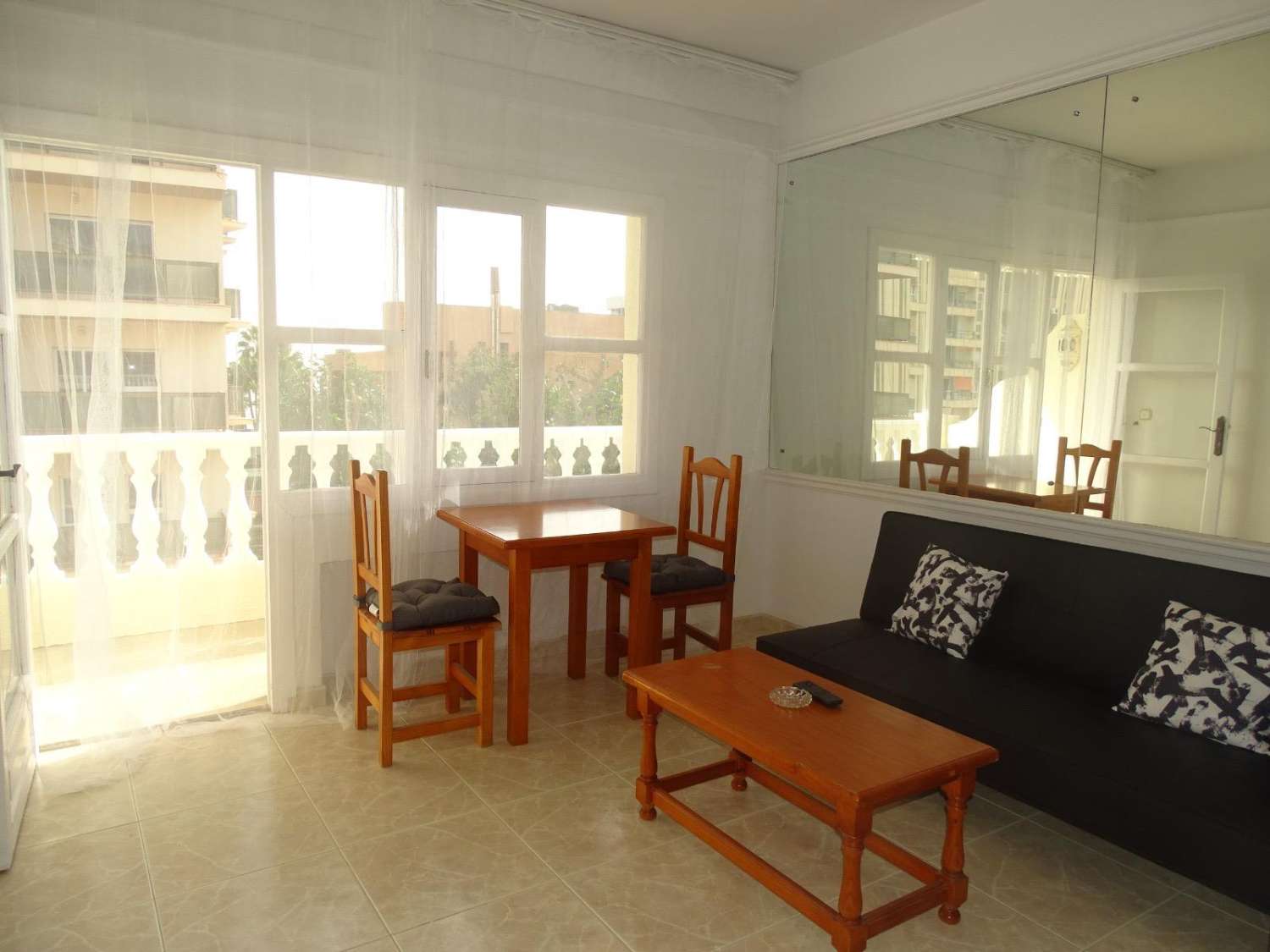 Studio myynnissä turistiluvalla, merinäköala La Carihuelassa (Torremolinos)