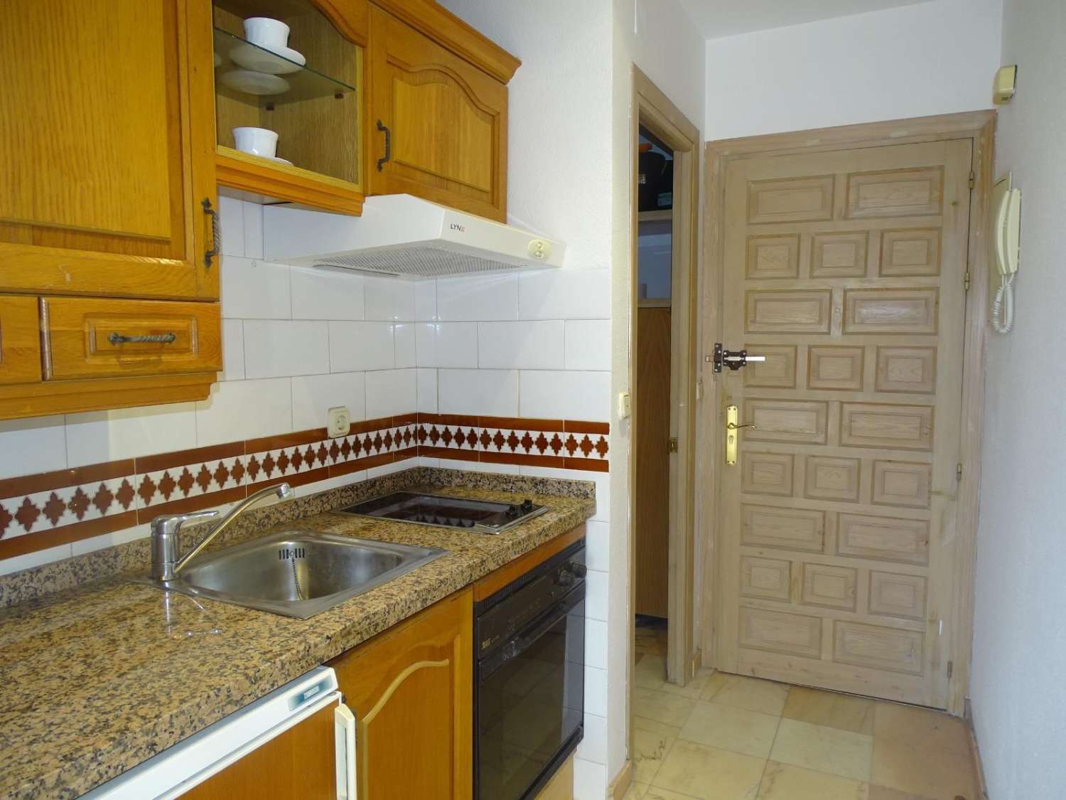 Studio myynnissä turistiluvalla, merinäköala La Carihuelassa (Torremolinos)