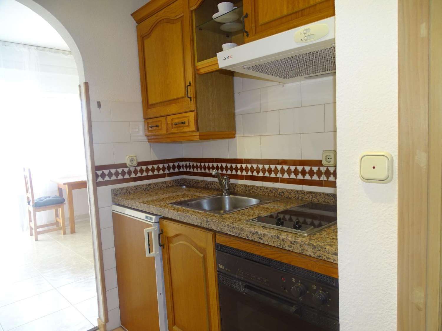 Studio myynnissä turistiluvalla, merinäköala La Carihuelassa (Torremolinos)