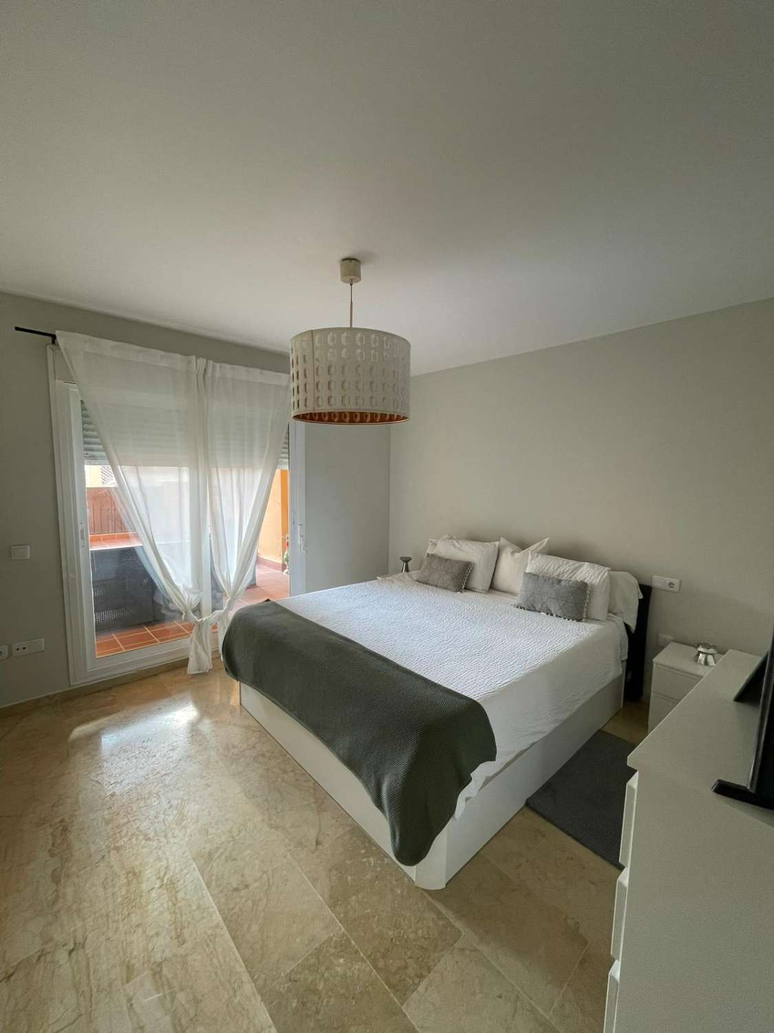 LARGA TEMPORADA . SE ALQUILA DESDE 1.9.26 POR 11 MESES  MAGNIFICO APARTAMENTO EN ZONA CALAHONDA (MIJAS COSTA)