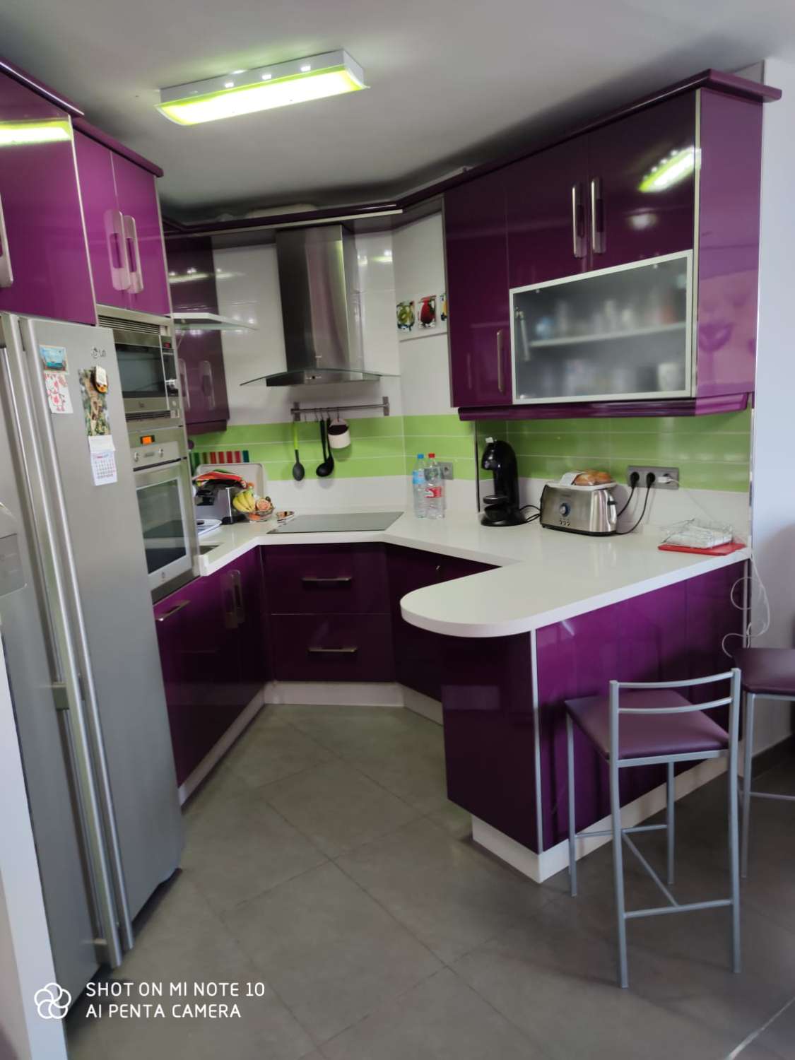 LARGA TEMPORADA . Se alquila  bonito apartamento  con vistas al mar  en Torremolinos , pero mas cerca de Benalmádena