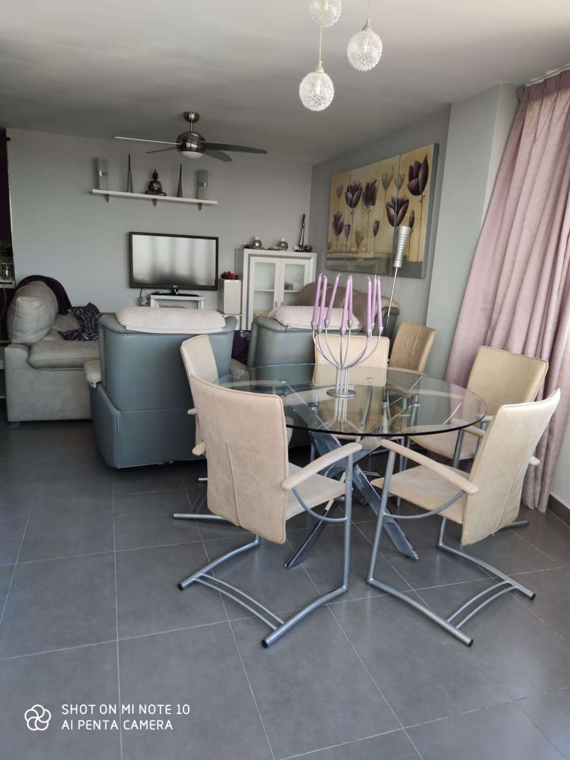 LARGA TEMPORADA . Se alquila  bonito apartamento  con vistas al mar  en Torremolinos , pero mas cerca de Benalmádena