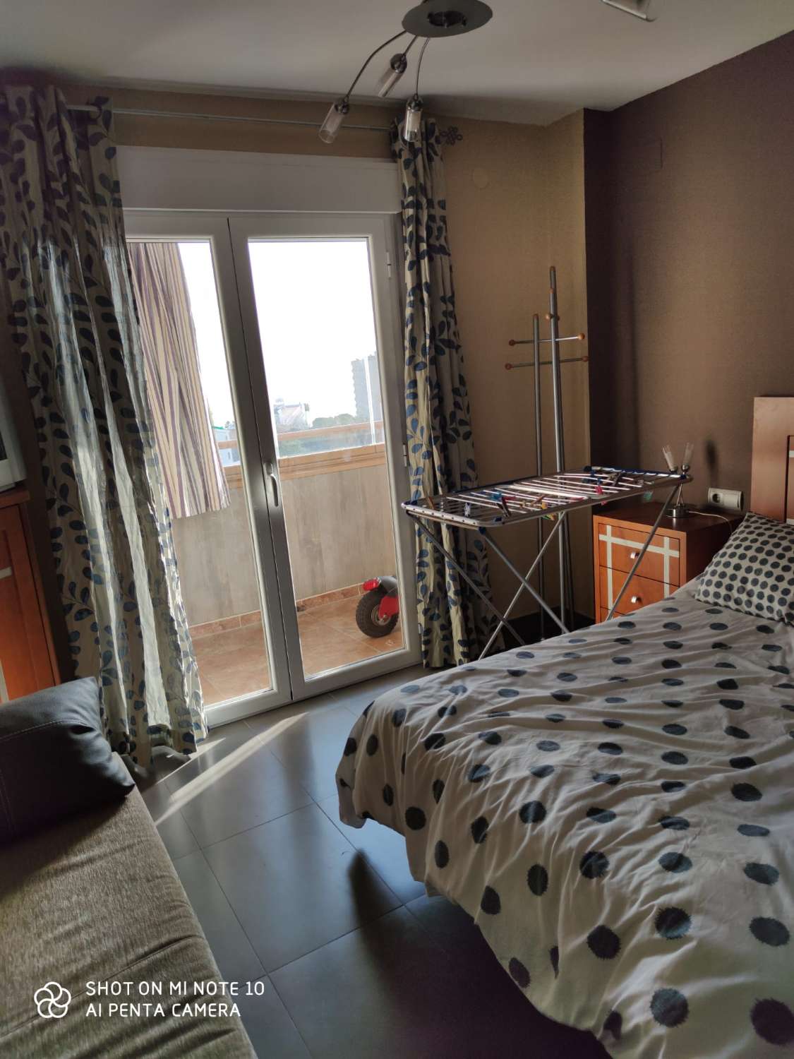 LARGA TEMPORADA . Se alquila  bonito apartamento  con vistas al mar  en Torremolinos , pero mas cerca de Benalmádena