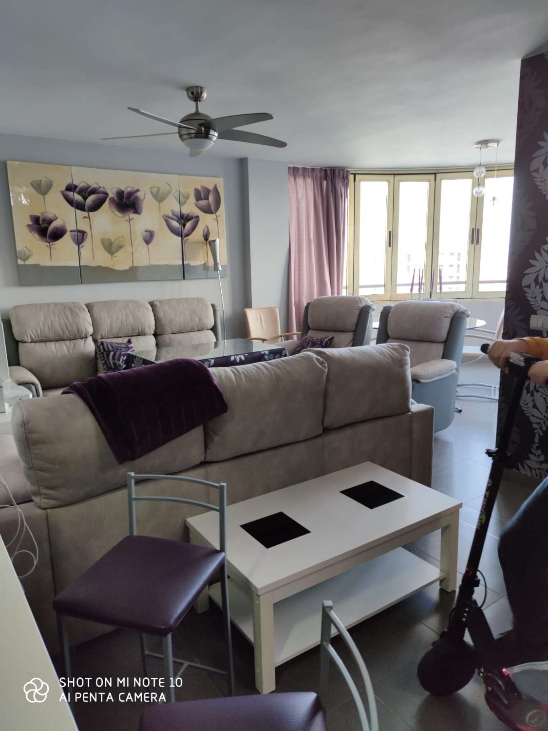 LARGA TEMPORADA . Se alquila  bonito apartamento  con vistas al mar  en Torremolinos , pero mas cerca de Benalmádena