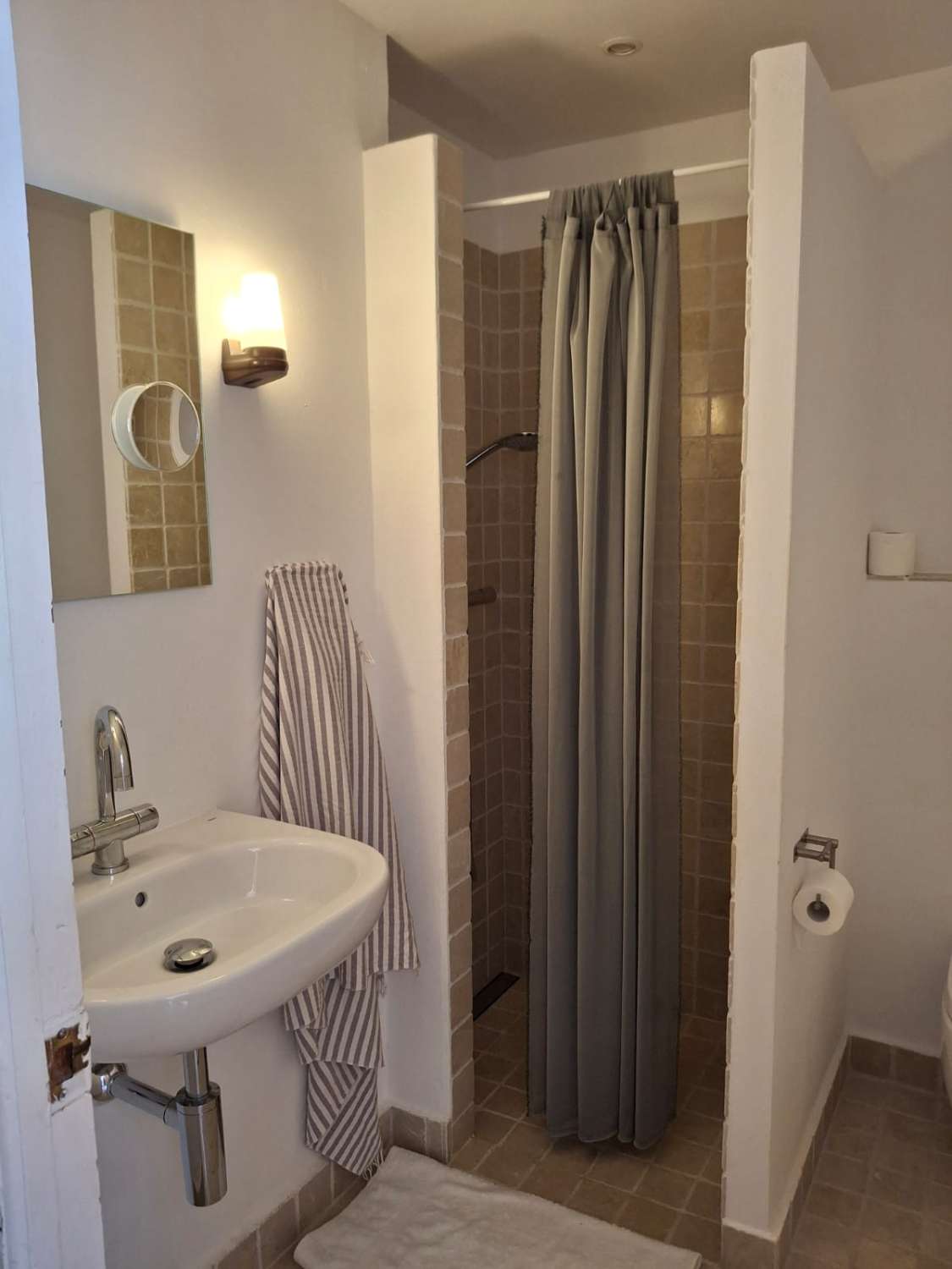 Media Temporada . Se alquila  desde ahora maximo 10 meses bonito apartamento con vistas al mar en Benalmadena Pueblo