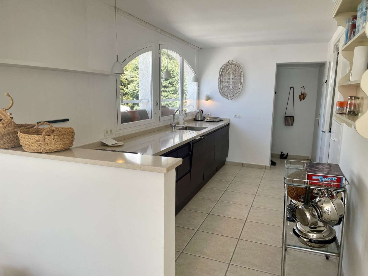 Media Temporada . Se alquila  desde ahora maximo 10 meses bonito apartamento con vistas al mar en Benalmadena Pueblo