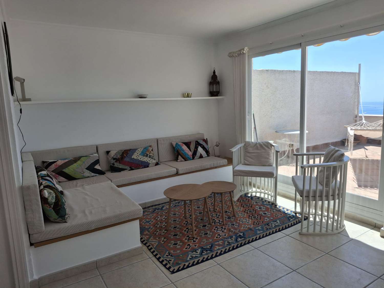 Media Temporada . Se alquila  desde ahora maximo 10 meses bonito apartamento con vistas al mar en Benalmadena Pueblo