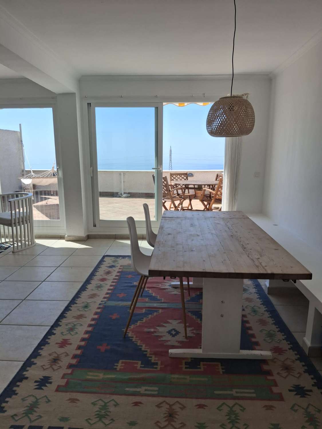 Media Temporada . Se alquila  desde ahora maximo 10 meses bonito apartamento con vistas al mar en Benalmadena Pueblo
