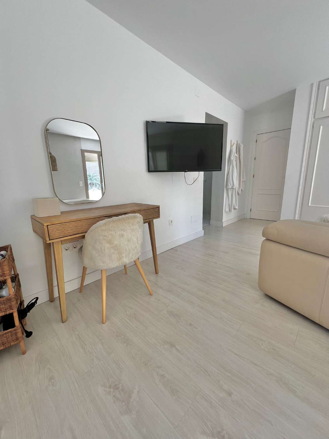 Larga temporada desde 1 de Octubre 2026  . Se alquila magnífica villa en zona de Playamar ( Torremolinos )