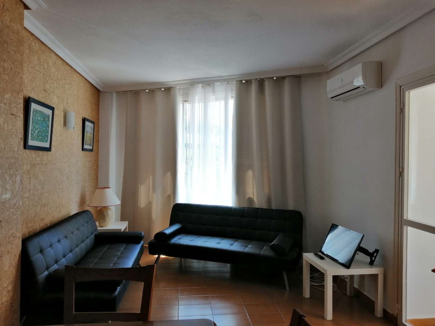 Larga temporada . Se alquila amplio apartamento cerca de la playa y Puerto Marina en Benalmadena