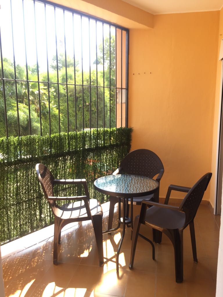Larga temporada . Se alquila amplio apartamento cerca de la playa y Puerto Marina en Benalmadena