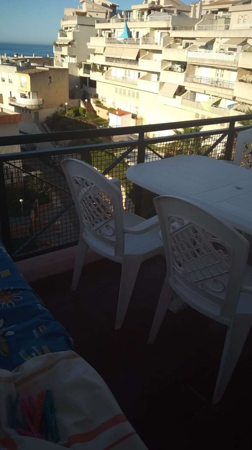 Media Temporada . Se alquila desde 1.9.26-30.6.27 bonito atico con vistas al mar en  2ª linea de playa en Nueva Torrequebrada (Benalmadena)