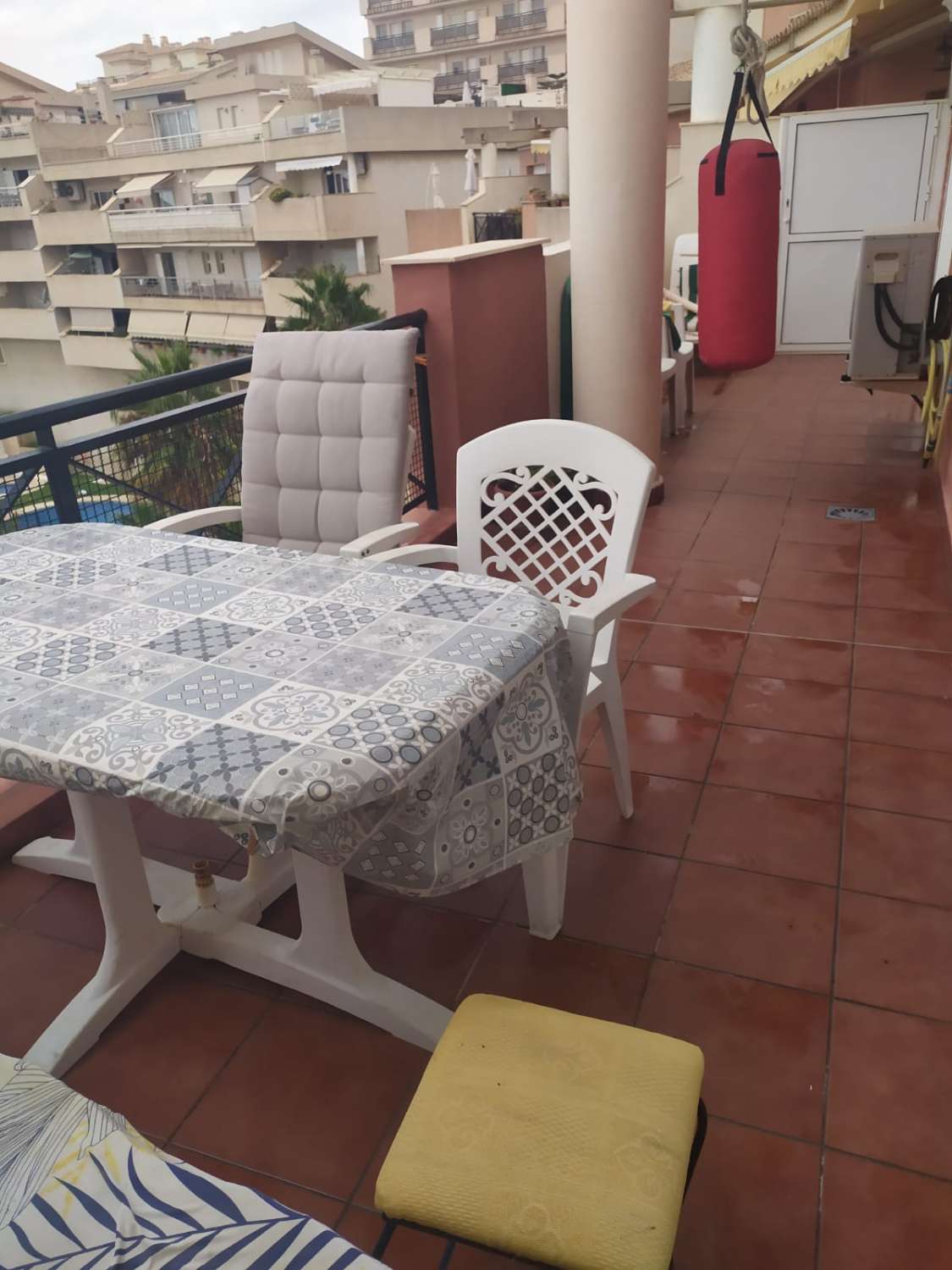 Media Temporada . Se alquila desde 1.9.26-30.6.27 bonito atico con vistas al mar en  2ª linea de playa en Nueva Torrequebrada (Benalmadena)