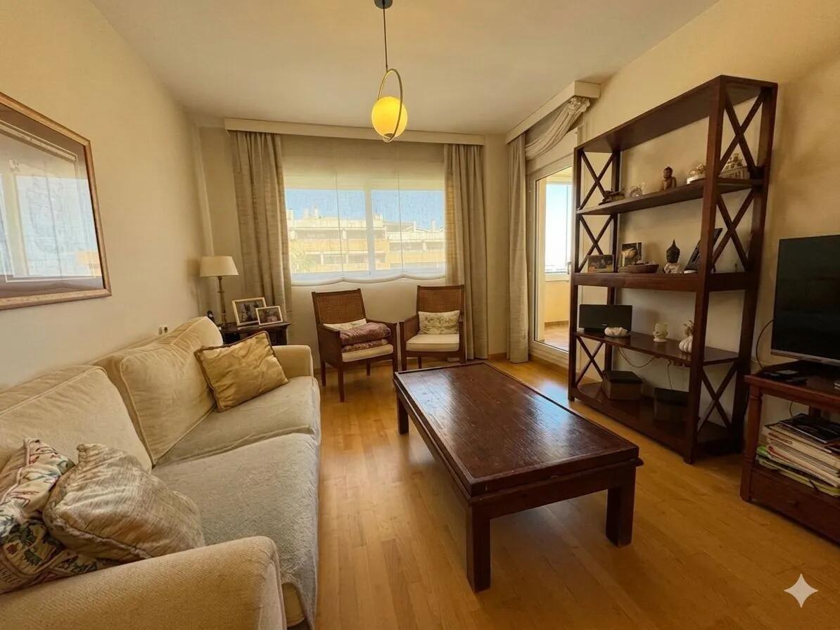 Larga Temporada . Se alquila magnifico piso con vistas al mar en zona El Pinillo (Torremolinos)